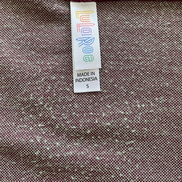 Maroon & Light Green Arrow Classic Tee - Picture 3 of 4